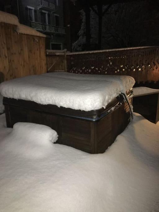 Credence Outdoor Hot Tub Sleeps 19 * Morzine