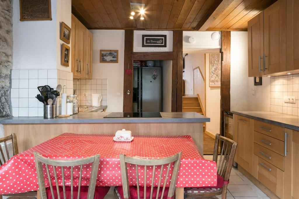 Chalet Credence Outdoor Hot Tub Sleeps 19 *
